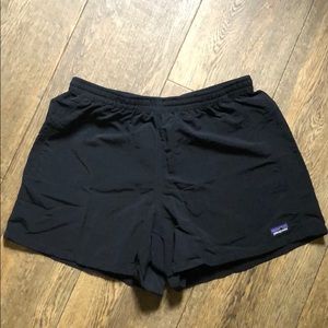 BLACK PATAGONIA WOMENS BAGGIES 5” SIZED MEDIUM